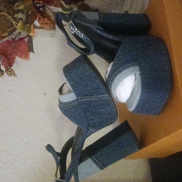 NEW platform sandals in denim - Picture 6 of 14